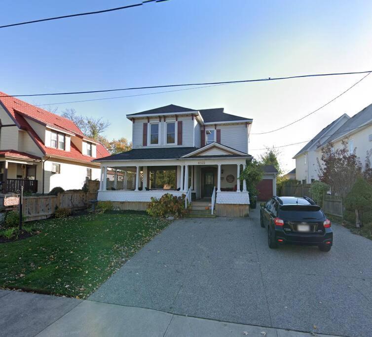 Perfection Near The River - 4 Bedroom Complimentary Breakfast Delivered Daily To The * Niagara Falls