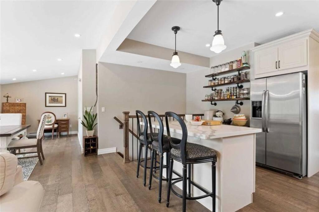 Perfection Near The River - 4 Bedroom Complimentary Breakfast Delivered Daily To The Holiday home Niagara Falls