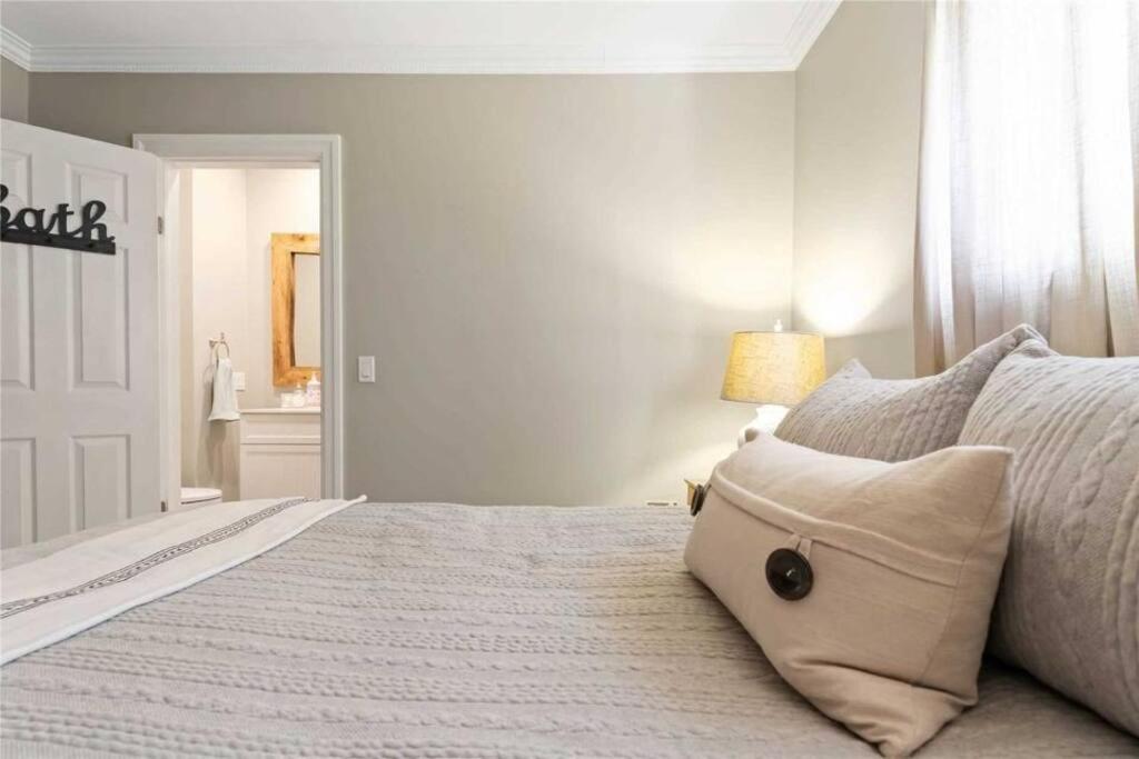 Perfection Near The River - 4 Bedroom Complimentary Breakfast Delivered Daily To The * Niagara Falls