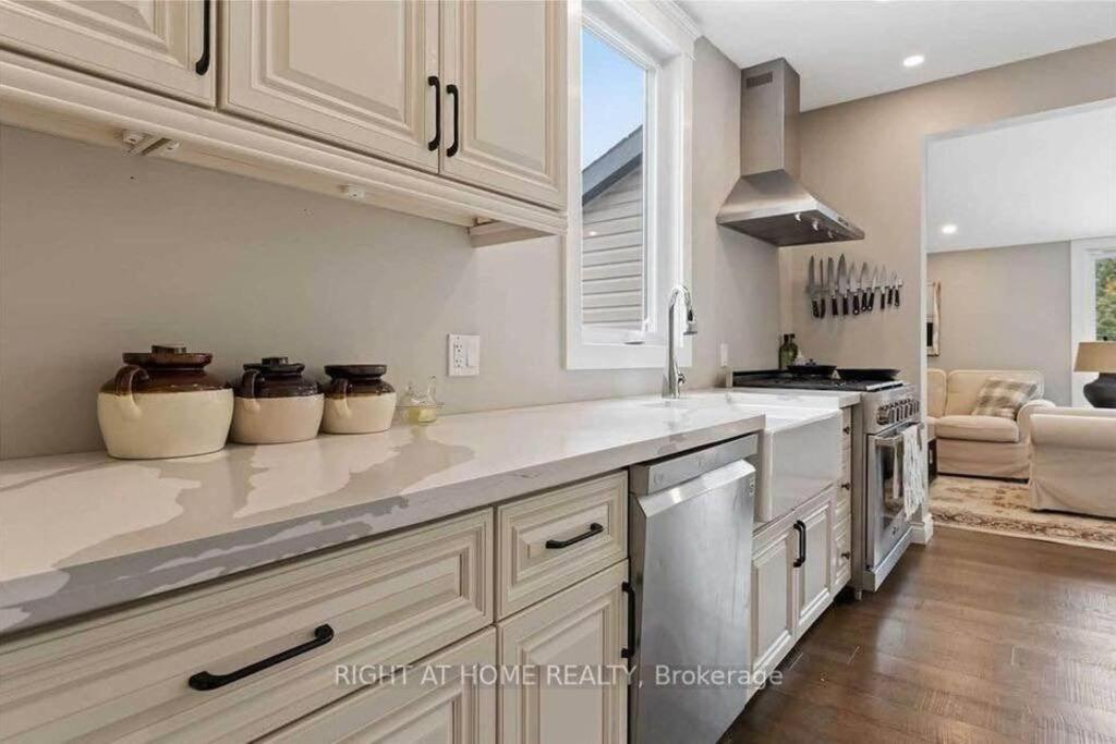 Perfection Near The River - 4 Bedroom Complimentary Breakfast Delivered Daily To The Holiday home