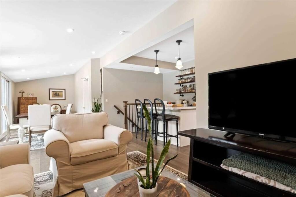 Holiday home Perfection Near The River - 4 Bedroom Complimentary Breakfast Delivered Daily To The Niagara Falls