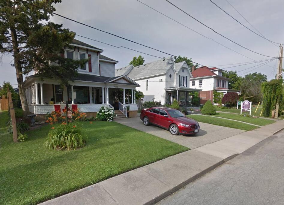 Perfection Near The River - 4 Bedroom Complimentary Breakfast Delivered Daily To The * Niagara Falls