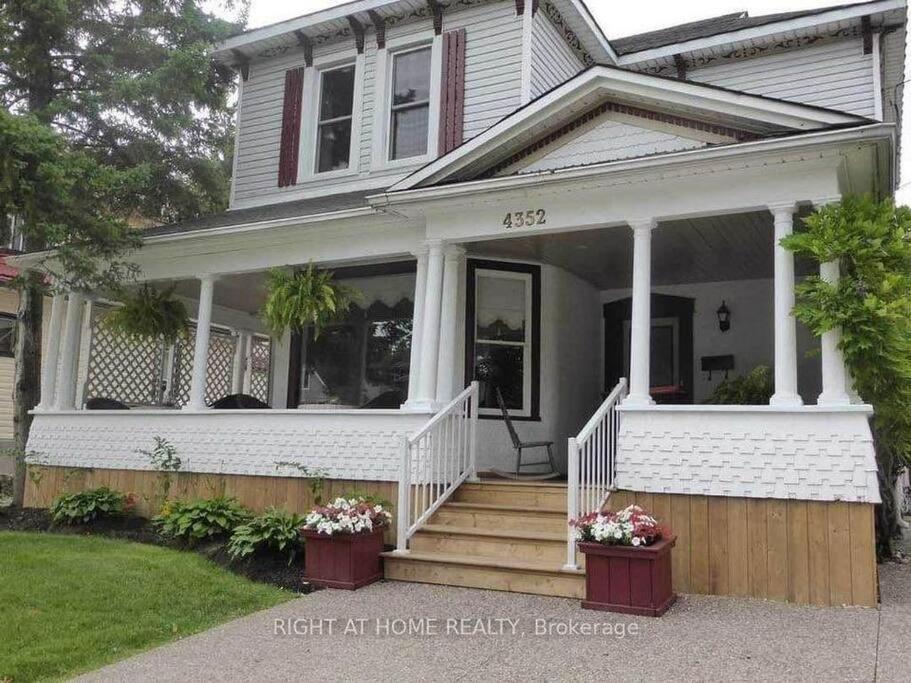 Perfection Near The River - 4 Bedroom Complimentary Breakfast Delivered Daily To The * Niagara Falls